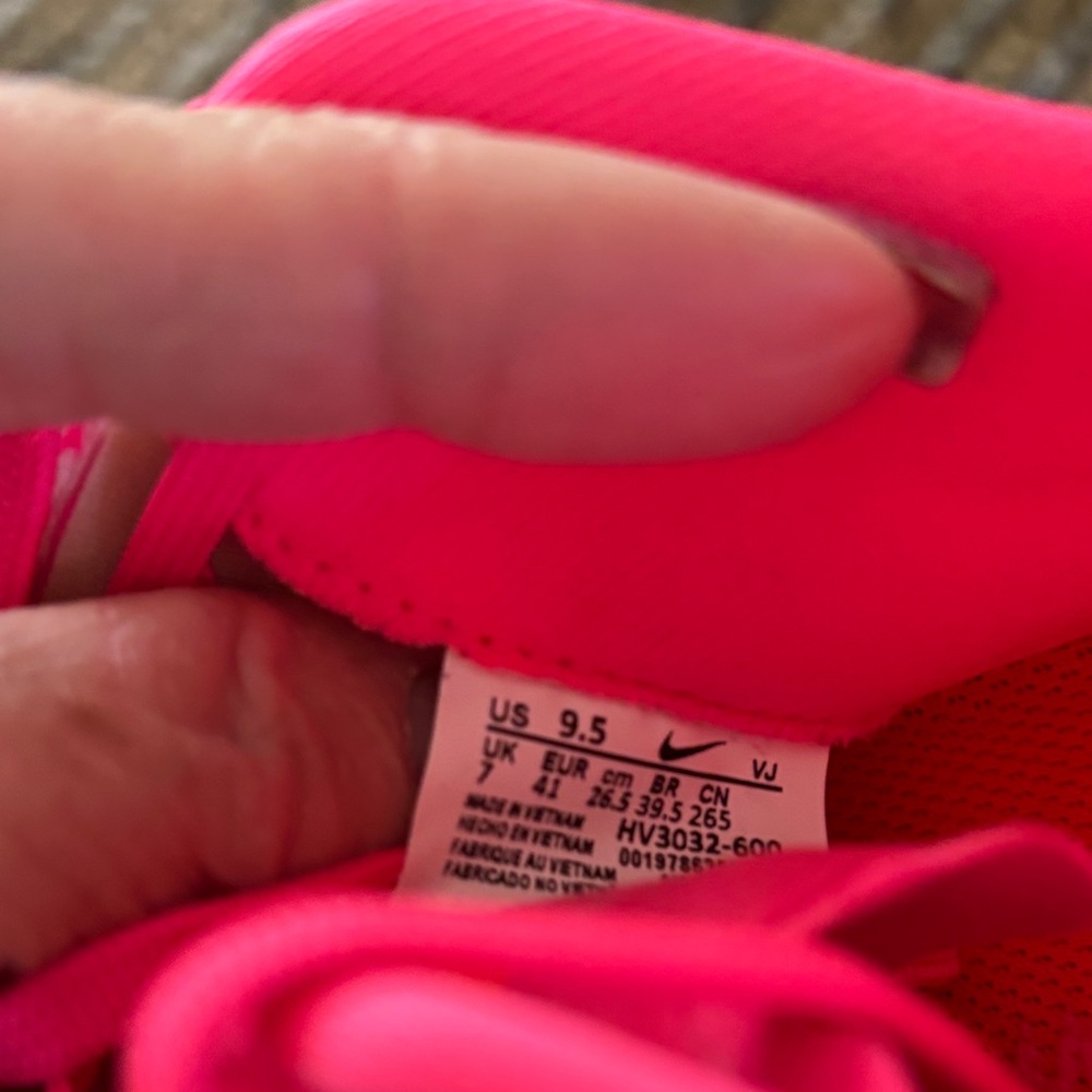 Nike Women’s Running Shoes in Hot Pink with Neon Accents - Picture 6 of 6